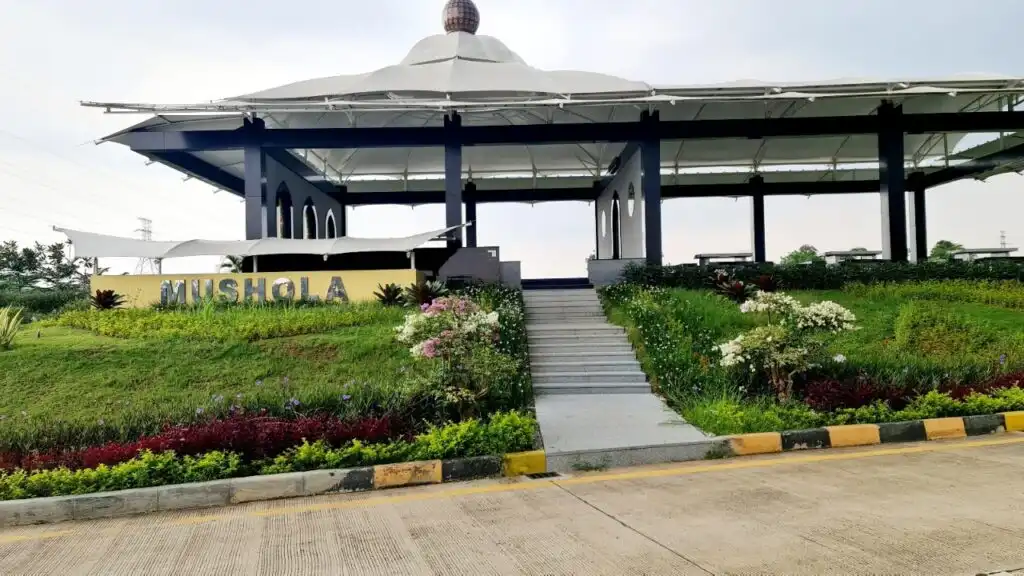 teras area mushola makam Al Azhar