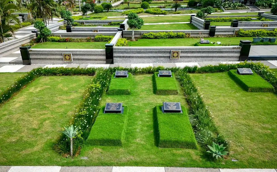 makam kedua orang tua berdampingan